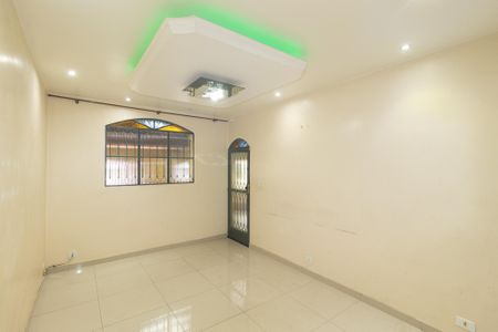 Casa para alugar com 200m², 3 quartos e 2 vagasSala