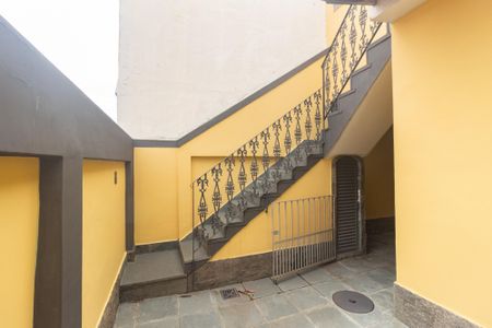 Casa para alugar com 200m², 3 quartos e 2 vagasEscada