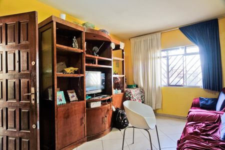 Casa para alugar com 190m², 3 quartos e 2 vagasSala