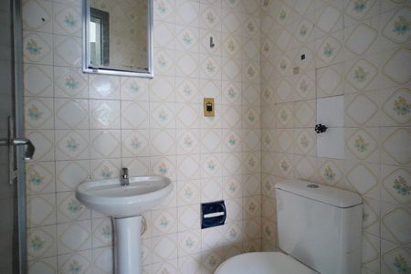 Banheiro  de apartamento à venda com 1 quarto, 45m² em Parque Santa Fé, Porto Alegre