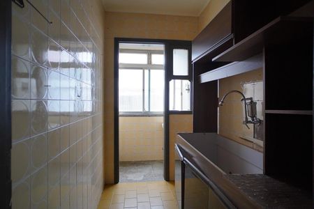 Cozinha  de apartamento à venda com 1 quarto, 45m² em Parque Santa Fé, Porto Alegre