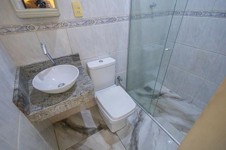 banheiro de casa para alugar com 2 quartos, 70m² em Urca, Belo Horizonte