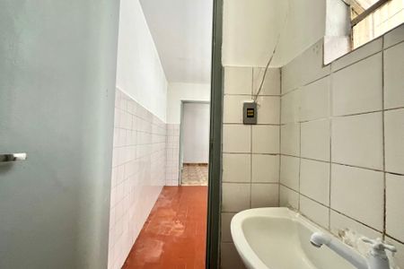 Banheiro de casa para alugar com 1 quarto, 20m² em Vila Guarani (zona Sul), São Paulo