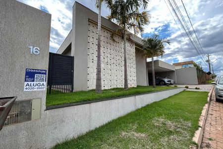 Casa de condomínio para alugar com 320m², 5 quartos e 4 vagas Casa de condomínio para alugar com 320m², 5 quartos e 4 vagasFachada