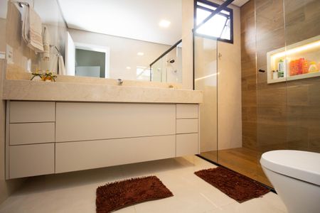 Casa de condomínio para alugar com 320m², 5 quartos e 4 vagas Casa de condomínio para alugar com 320m², 5 quartos e 4 vagasBanheiro da Suíte 1