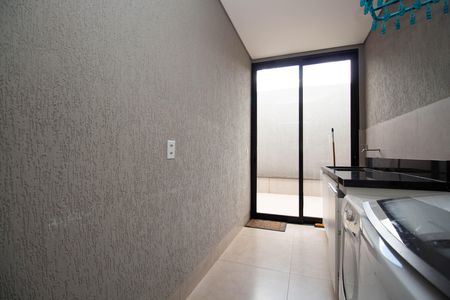 Casa de condomínio para alugar com 320m², 5 quartos e 4 vagas Casa de condomínio para alugar com 320m², 5 quartos e 4 vagasÁrea de Serviço