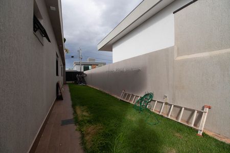 Casa de condomínio para alugar com 320m², 5 quartos e 4 vagas Casa de condomínio para alugar com 320m², 5 quartos e 4 vagasQuintal