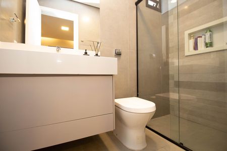 Casa de condomínio para alugar com 320m², 5 quartos e 4 vagas Casa de condomínio para alugar com 320m², 5 quartos e 4 vagasBanheiro da Suíte 4