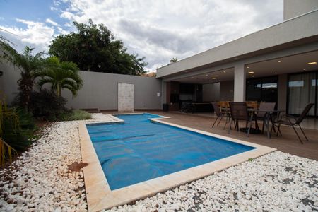 Casa de condomínio para alugar com 320m², 5 quartos e 4 vagas Casa de condomínio para alugar com 320m², 5 quartos e 4 vagasPiscina