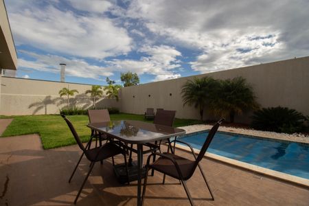 Casa de condomínio para alugar com 320m², 5 quartos e 4 vagas Casa de condomínio para alugar com 320m², 5 quartos e 4 vagasPiscina
