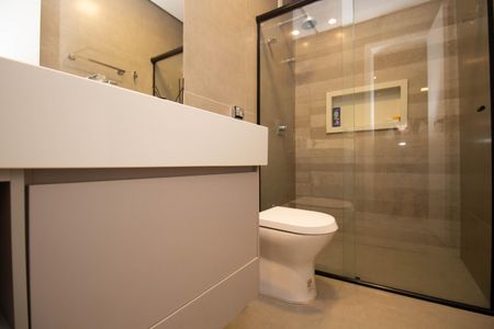 Casa de condomínio para alugar com 320m², 5 quartos e 4 vagas Casa de condomínio para alugar com 320m², 5 quartos e 4 vagasBanheiro da Suíte 3