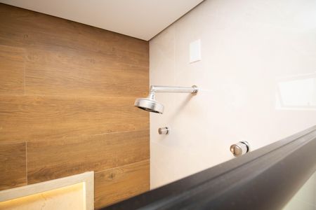 Casa de condomínio para alugar com 320m², 5 quartos e 4 vagas Casa de condomínio para alugar com 320m², 5 quartos e 4 vagasBanheiro da Suíte 1