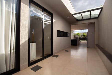 Casa de condomínio para alugar com 320m², 5 quartos e 4 vagas Casa de condomínio para alugar com 320m², 5 quartos e 4 vagasQuintal
