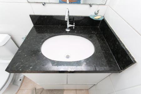 Casa de condomínio à venda com 68m², 2 quartos e 1 vagaBanheiro da Suíte 1 