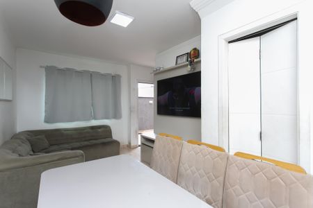 Sala de casa de condomínio à venda com 2 quartos, 68m² em Parada Xv de Novembro, São Paulo