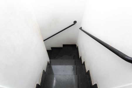 Casa de condomínio à venda com 68m², 2 quartos e 1 vagaEscada 