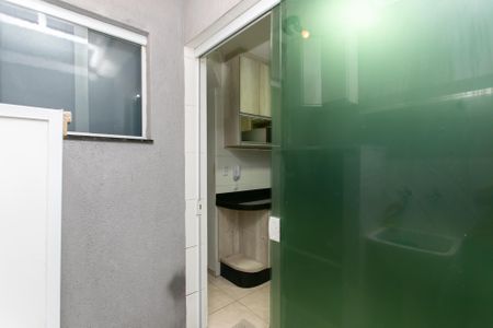Casa de condomínio à venda com 68m², 2 quartos e 1 vagaÁrea de Serviço 