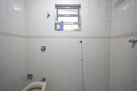 Casa à venda com 200m², 4 quartos e 4 vagasBanheiro 1