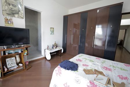 Casa à venda com 200m², 4 quartos e 4 vagasQuarto Suíte