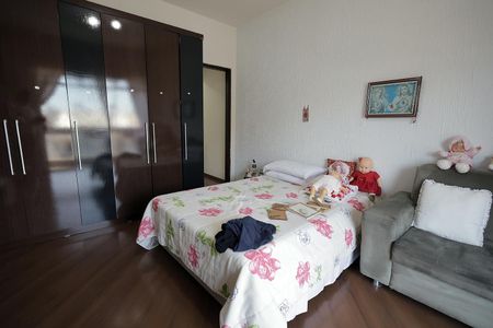 Casa à venda com 200m², 4 quartos e 4 vagasQuarto Suíte