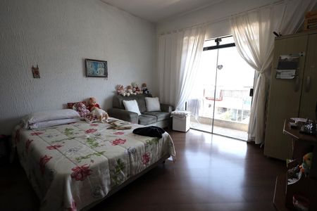 Casa à venda com 200m², 4 quartos e 4 vagasQuarto Suíte