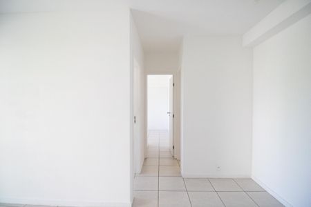 Sala - Corredor de apartamento para alugar com 2 quartos, 66m² em Barra da Tijuca, Rio de Janeiro