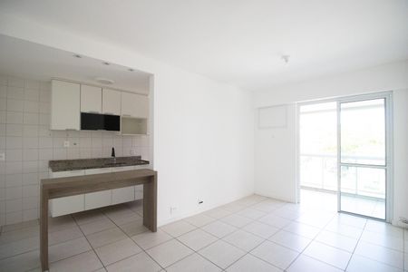 Sala de apartamento para alugar com 2 quartos, 66m² em Barra da Tijuca, Rio de Janeiro