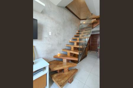 Apartamento para alugar com 168m², 4 quartos e 2 vagasEscada