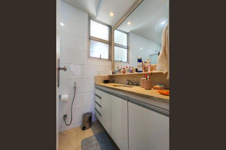 Apartamento para alugar com 168m², 4 quartos e 2 vagasBanheiro Corredor