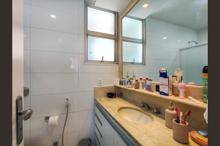 Apartamento para alugar com 168m², 4 quartos e 2 vagasBanheiro Corredor