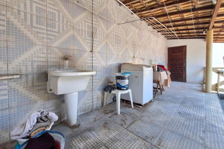 Casa à venda com 250m², 3 quartos e 2 vagas Casa à venda com 250m², 3 quartos e 2 vagasLavanderia