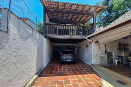 Casa à venda com 250m², 3 quartos e 2 vagas Casa à venda com 250m², 3 quartos e 2 vagasQuintal