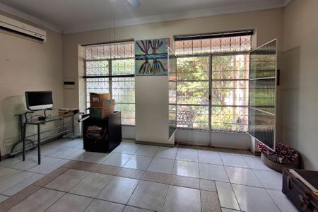 Casa à venda com 250m², 3 quartos e 2 vagas Casa à venda com 250m², 3 quartos e 2 vagasSala