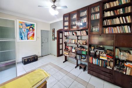 Casa à venda com 250m², 3 quartos e 2 vagas Casa à venda com 250m², 3 quartos e 2 vagasSala