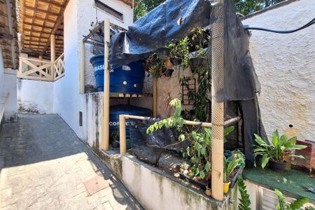 Casa à venda com 250m², 3 quartos e 2 vagas Casa à venda com 250m², 3 quartos e 2 vagasQuintal