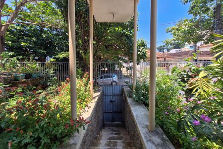 Casa à venda com 250m², 3 quartos e 2 vagas Casa à venda com 250m², 3 quartos e 2 vagasQuintal