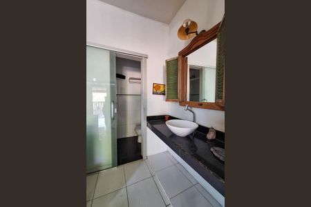 Casa à venda com 250m², 3 quartos e 2 vagas Casa à venda com 250m², 3 quartos e 2 vagasBanheiro da Suíte 1