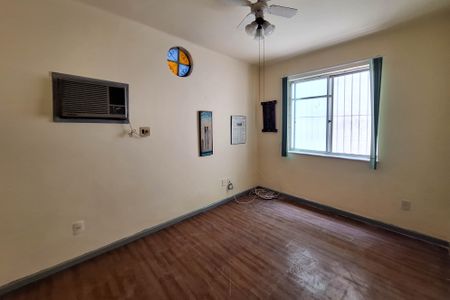 Casa à venda com 250m², 3 quartos e 2 vagas Casa à venda com 250m², 3 quartos e 2 vagasQuarto 3