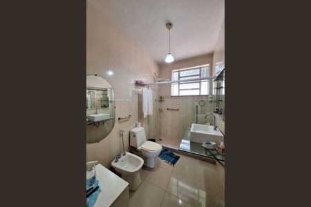 Casa à venda com 250m², 3 quartos e 2 vagas Casa à venda com 250m², 3 quartos e 2 vagasBanheiro Social