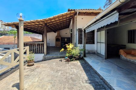 Casa à venda com 250m², 3 quartos e 2 vagas Casa à venda com 250m², 3 quartos e 2 vagasQuintal