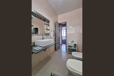 Casa à venda com 250m², 3 quartos e 2 vagas Casa à venda com 250m², 3 quartos e 2 vagasBanheiro Social