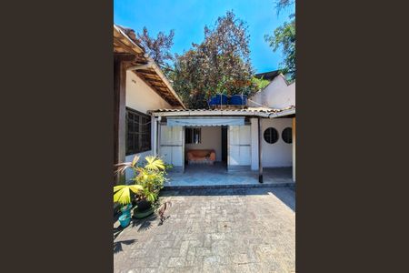 Casa à venda com 250m², 3 quartos e 2 vagas Casa à venda com 250m², 3 quartos e 2 vagasAnexo