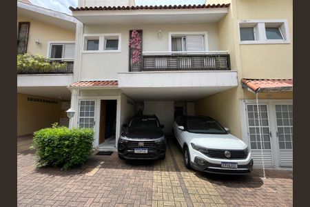 Casa de condomínio à venda com 136m², 2 quartos e 2 vagas Casa de condomínio à venda com 136m², 2 quartos e 2 vagasFachada