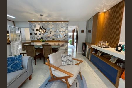 Casa de Condomínio à venda com 2 quartos, 136m² em Caxingui, São Paulo