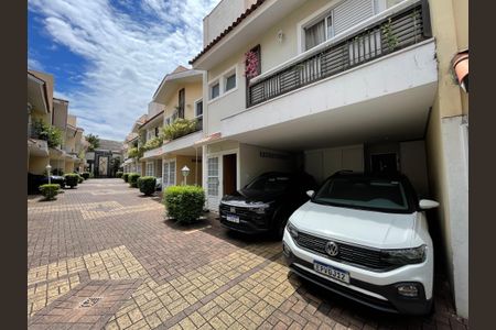 Casa de condomínio à venda com 136m², 2 quartos e 2 vagas Casa de condomínio à venda com 136m², 2 quartos e 2 vagasFachada