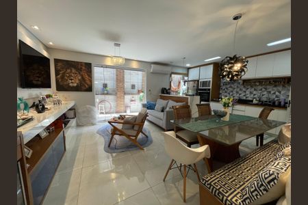 Casa de condomínio à venda com 136m², 2 quartos e 2 vagas Casa de condomínio à venda com 136m², 2 quartos e 2 vagasSala