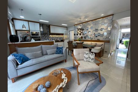 Sala de casa de condomínio à venda com 2 quartos, 136m² em Caxingui, São Paulo