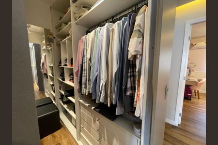 Casa de condomínio à venda com 136m², 2 quartos e 2 vagas Casa de condomínio à venda com 136m², 2 quartos e 2 vagasCloset do quarto 2