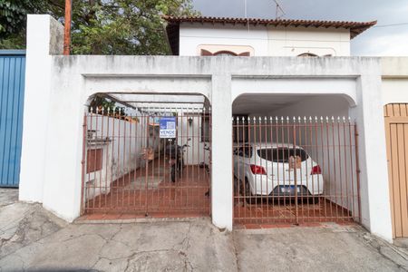 Casa à venda com 355m², 3 quartos e 2 vagasFachada