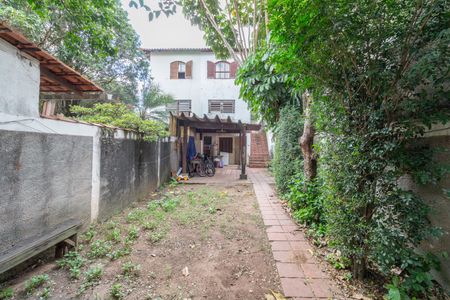 Casa à venda com 355m², 3 quartos e 2 vagasQuintal - Área de serviço